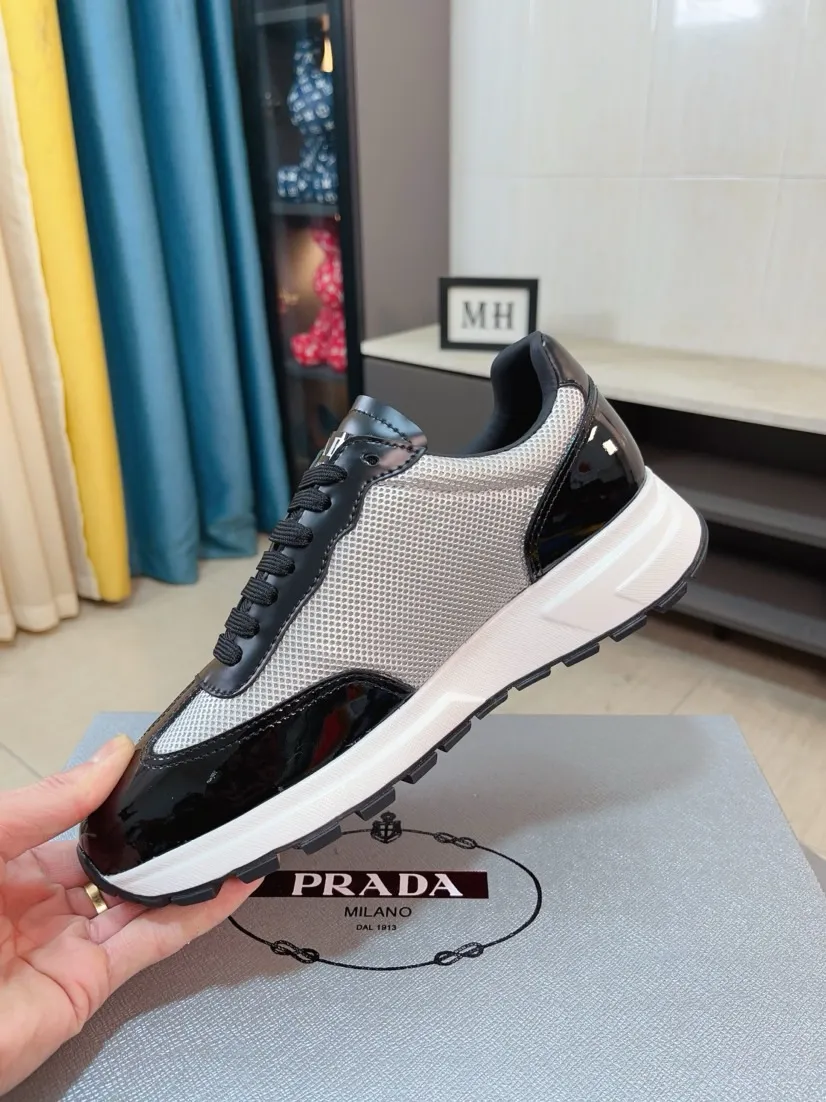 Men's shoes 💰600🌹🌹High-quality new Prada counters are launched simultaneously. The new men's shoes and 😘fabrics are selected from imported mesh and glue-spraying technology. Imported cowhide lining. 👍🏿High-end☄️Open-molded non-slip rubber outsole, exquisite lines, simple and elegant, comfortable and high-end for leisure travel. Code number: 38 to 44